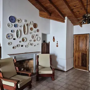 la-casa-de-chiqui.hotelsmendoza.com/
